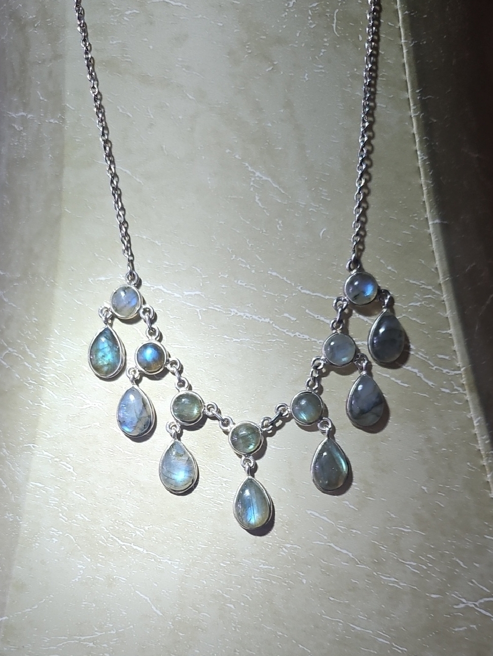 Stunningly Vibrant Labradorite Necklace - Picture 2 of 6